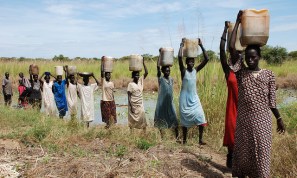 women-collecting-water